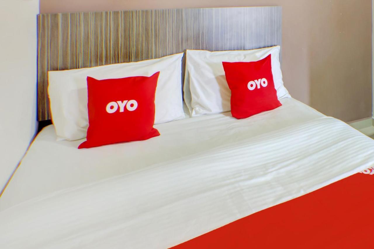 Oyo 89985 Js Hotel Johor Bahru Exterior foto